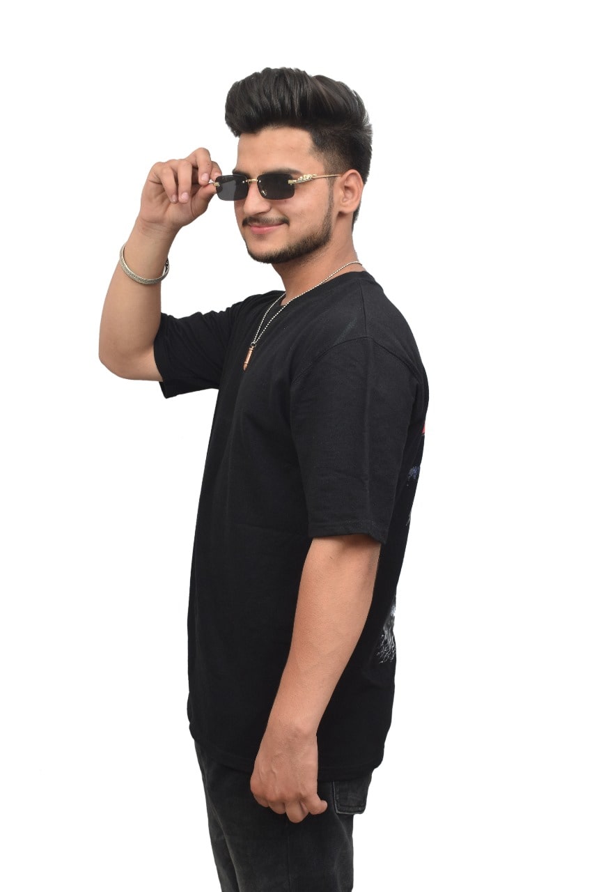Black oversized t-shirt